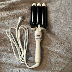 Alure 3 barrel hair waver.